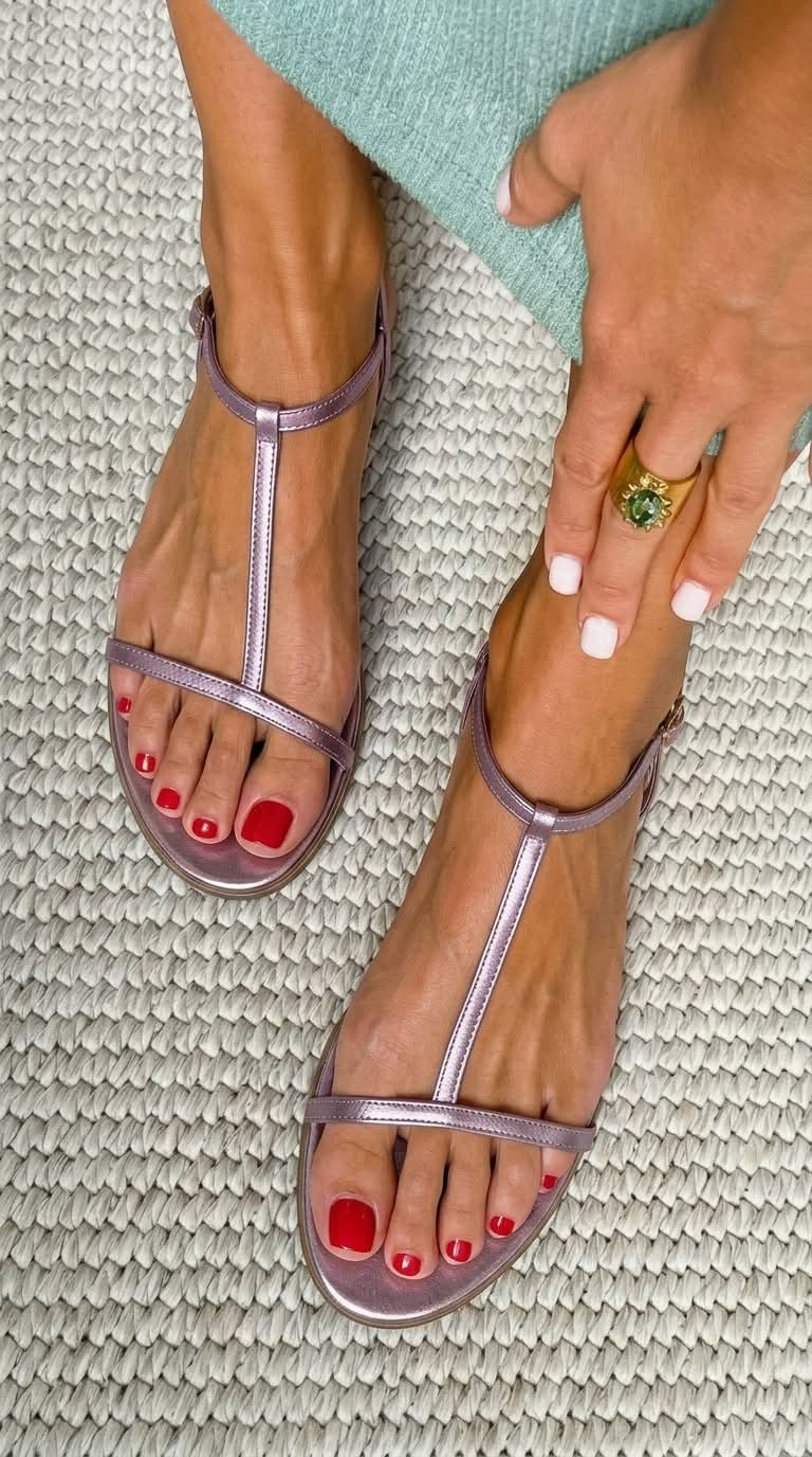 Scarlett | Golden Flat Sandals