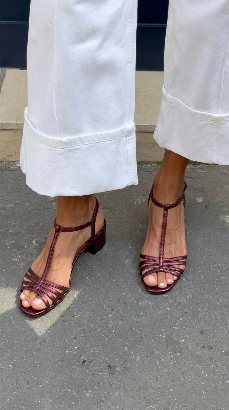 Elizabeth | Golden Everyday Sandals